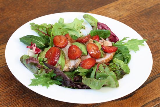 Tenderloin salad w:strawberries